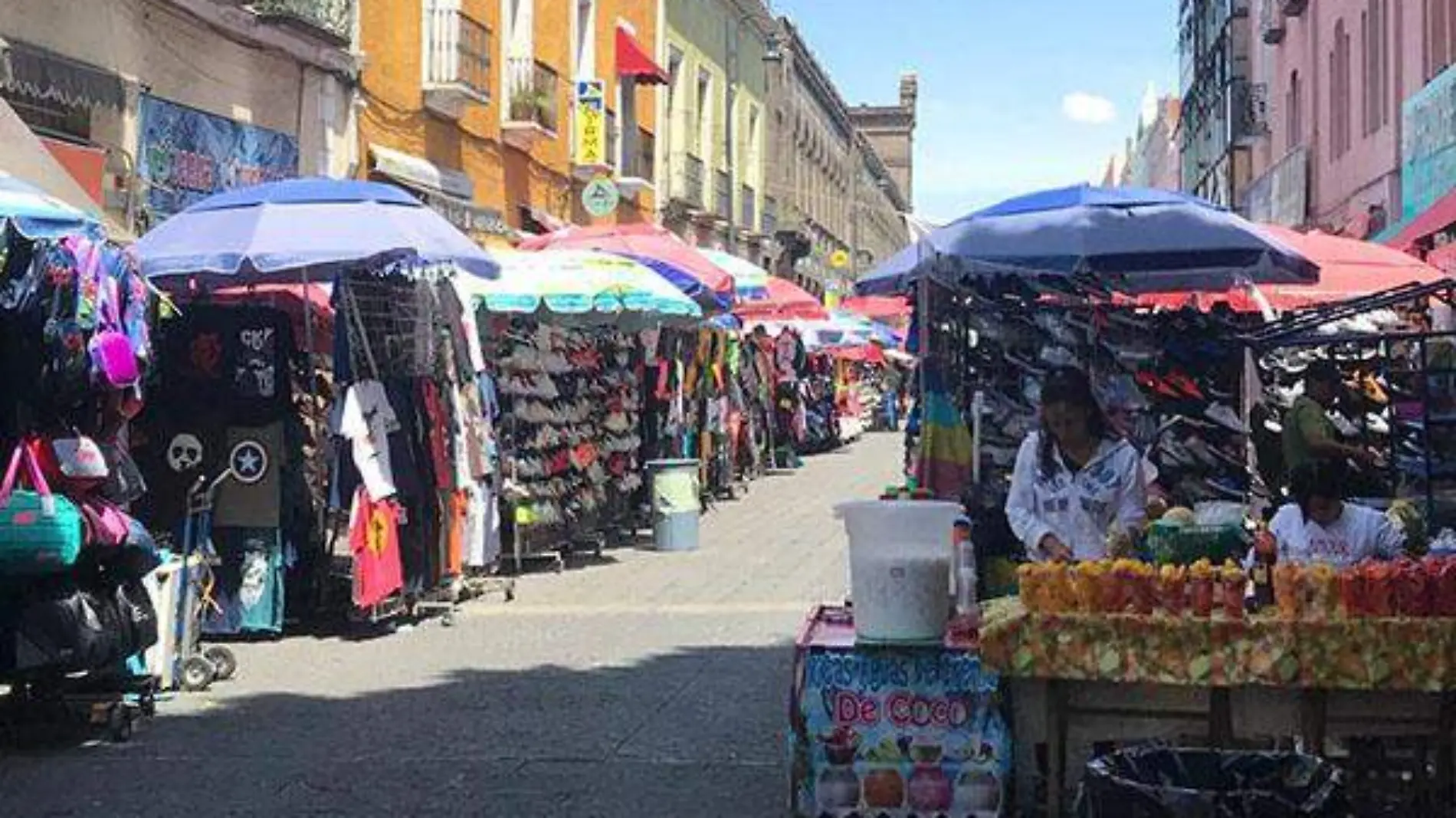 Ambulantaje provoca caos vial en el Centro